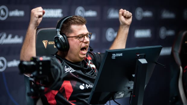 Karrigan FaZe Clan celebrates after winning match vs Cloud9